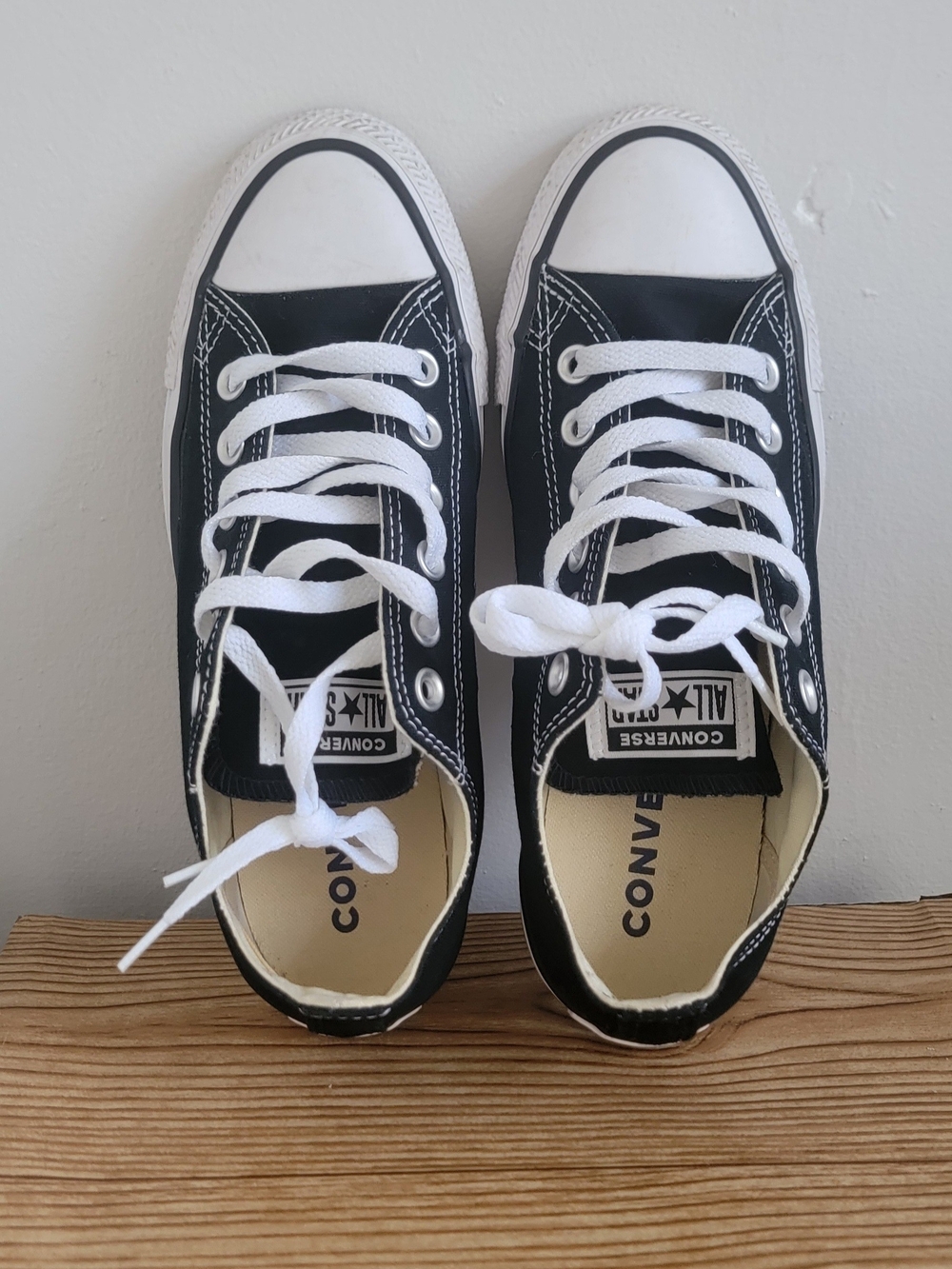 Converse Chuck Taylor All Star Low Top Black White Sneakers Women’s 7.5